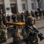 Ucraina, Zelensky in visita nel Donbass