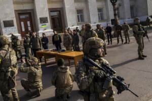 Ucraina, Zelensky in visita nel Donbass