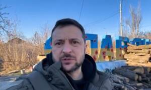 Ucraina: nuovi raid russi, Zelensky nel Donbass