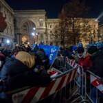 Scala di Milano, in piazza protesta pro Ucraina
