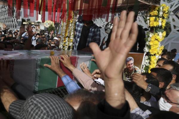 È stato ucciso a Teheran il colonnello Hassan Sayyad Khodaei, oggi i funerali