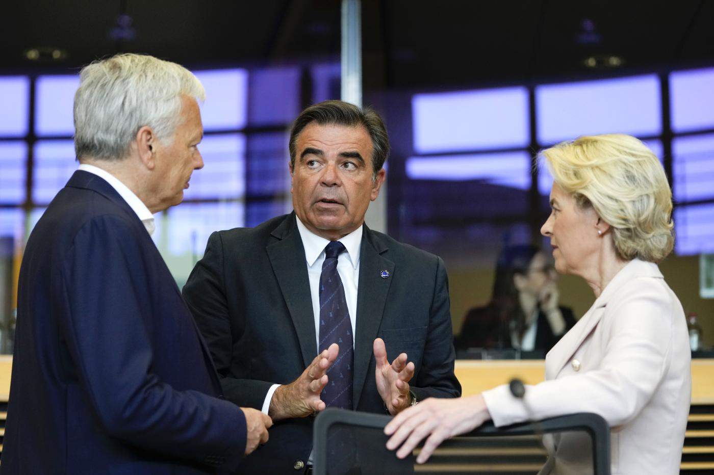 Scandalo Ue, Schinas: “Indignato, serve organismo etico”