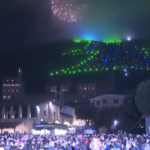 Gubbio, acceso l’albero di Natale più grande del mondo