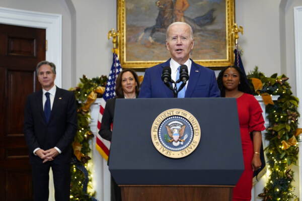 Joe Biden in conferenza stampa con la moglie di Brittney Griner, Cherelle