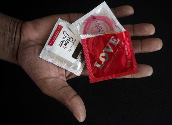 Francia, preservativi gratis dal 2023 per giovani fra 18 e 25 anni