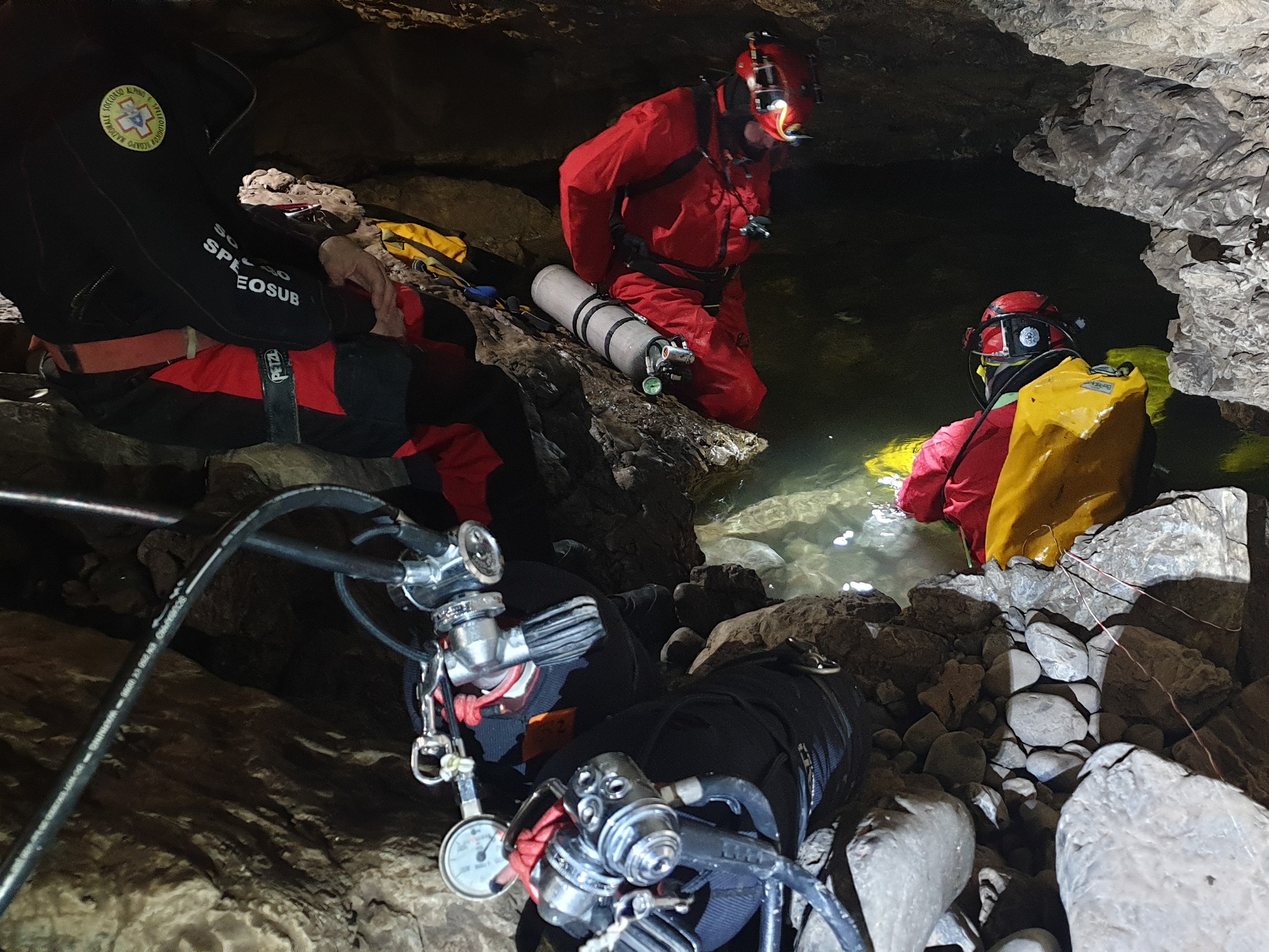 Lecco, crollo in grotta: un morto