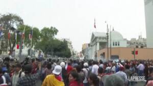 Perù, scontri tra polizia e manifestanti