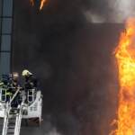 Mosca, maxi incendio in centro commerciale