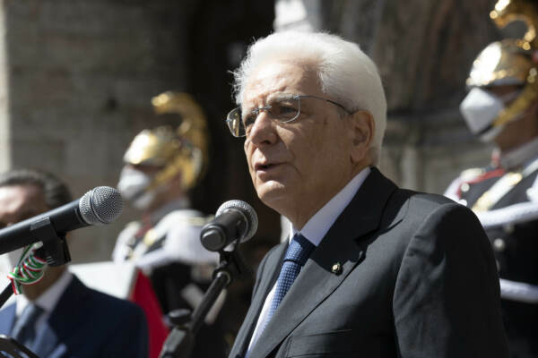 Mattarella a Cremona in occsione dello scoprimento di una targa a ricordo delle vittime del Covid-19