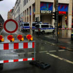 Dresda, media: uomo barricato in centro commerciale
