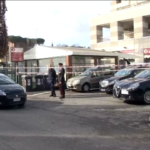 Roma, racconto dei testimoni: “Urlava vi ammazzo tutti”