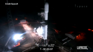 Spazio, SpaceX lancia il primo lander privato sulla Luna