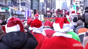 New York invasa dai Babbi Natale per il SantaCon