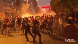 Perù, violenti scontri per le strade di Lima