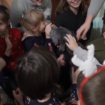 Ucraina, pet therapy per dare conforto ai bambini