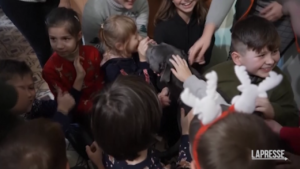 Ucraina, pet therapy per dare conforto ai bambini