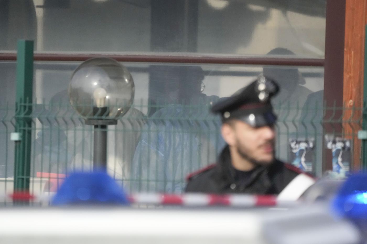 Chieti, 39enne spara e uccide la moglie
