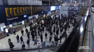 Regno Unito, disagi per lo sciopero dei ferrovieri