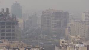 Teheran, scuole chiuse e niente sport all’aperto a causa dell’inquinamento