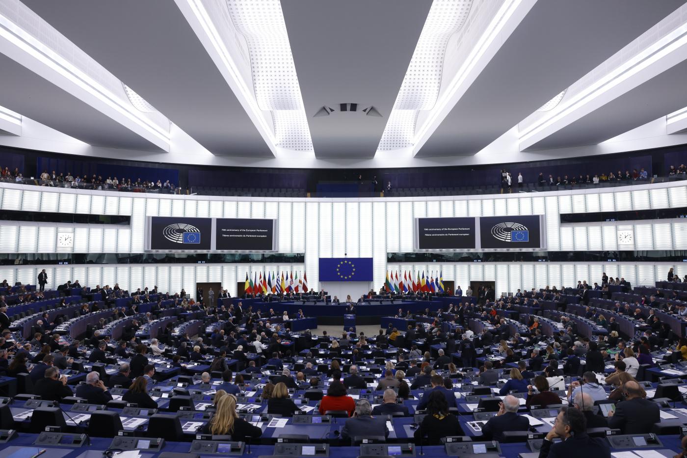 Scandalo Ue, ipotesi altri europarlamentari a libro paga