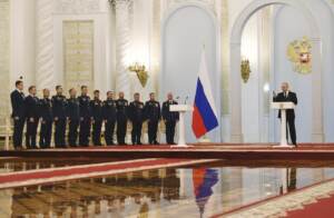 Mosca, il Presidente Putin alla cerimonia di consegna delle medaglie agli Eroi della Russia