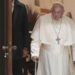 Natale, Papa: “Meno regali, mandiamo soldi a ucraini”