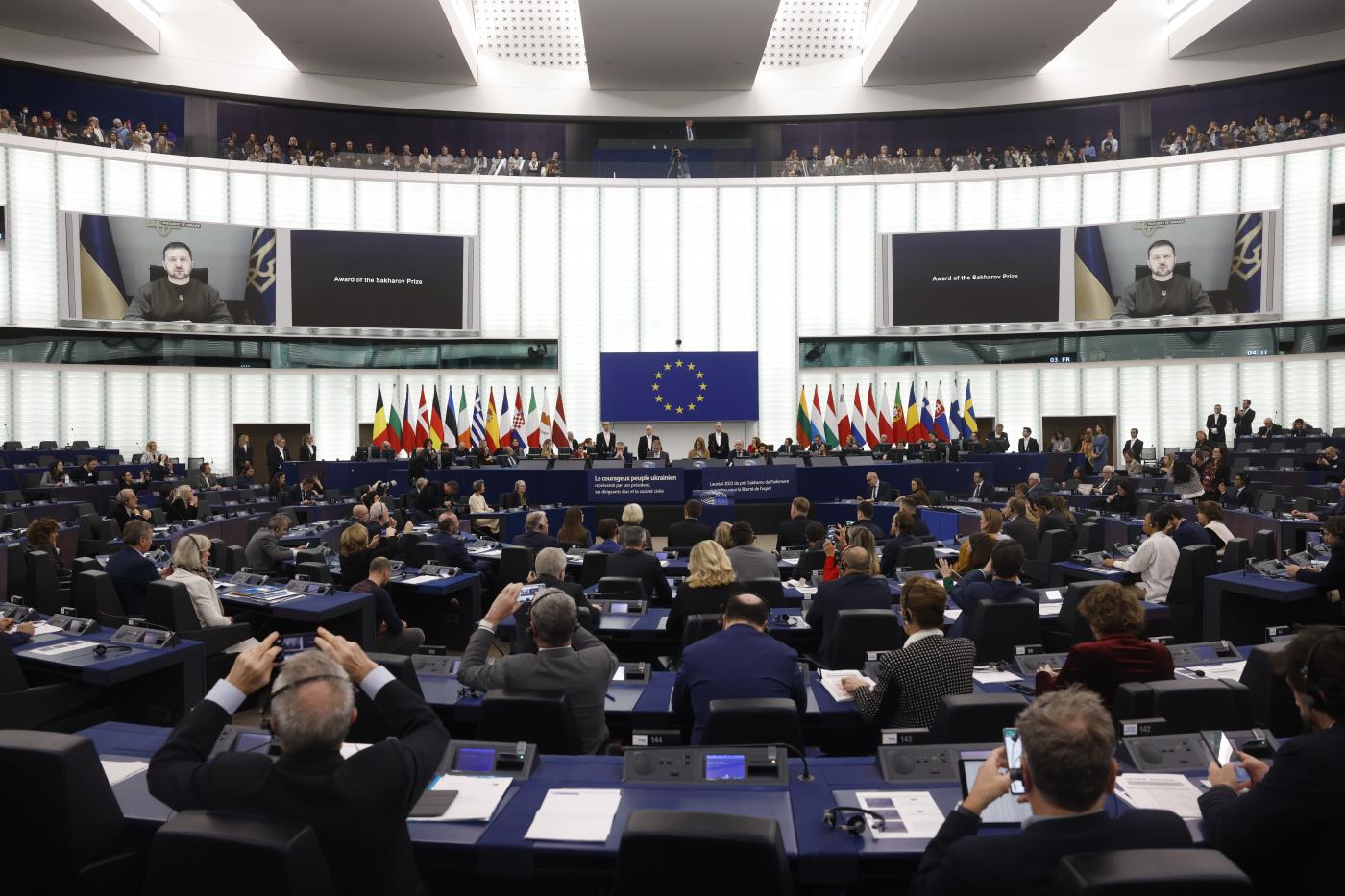 Ucraina, Zelensky a Ue: “Tribunale speciale per crimini russi”