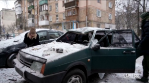 Ucraina, attacco russo con droni su Kiev: danni a edifici