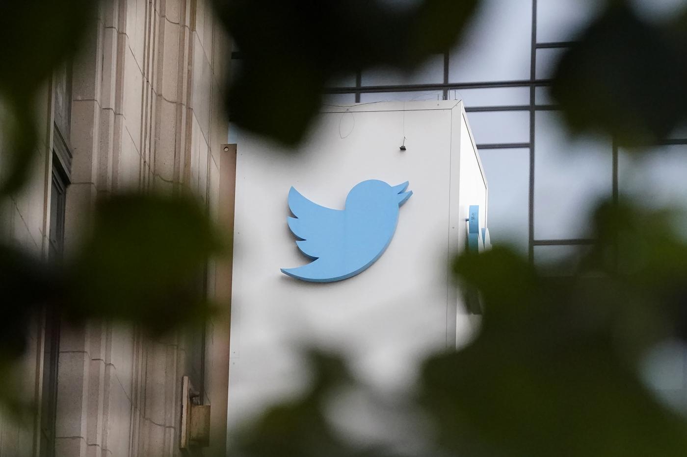 Twitter, stop a link di piattaforme rivali
