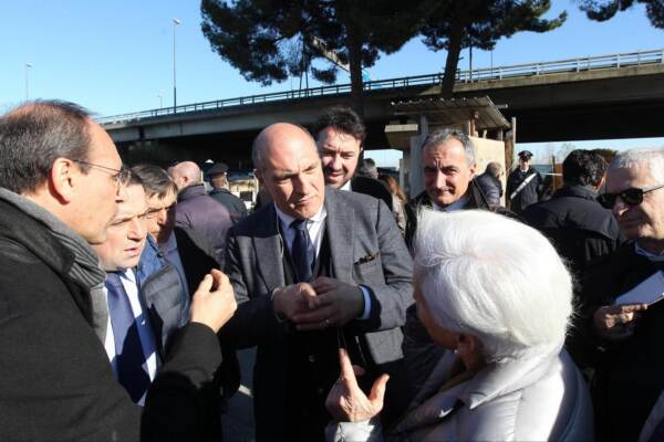 Demolizione case abusive campo rom di Scampia