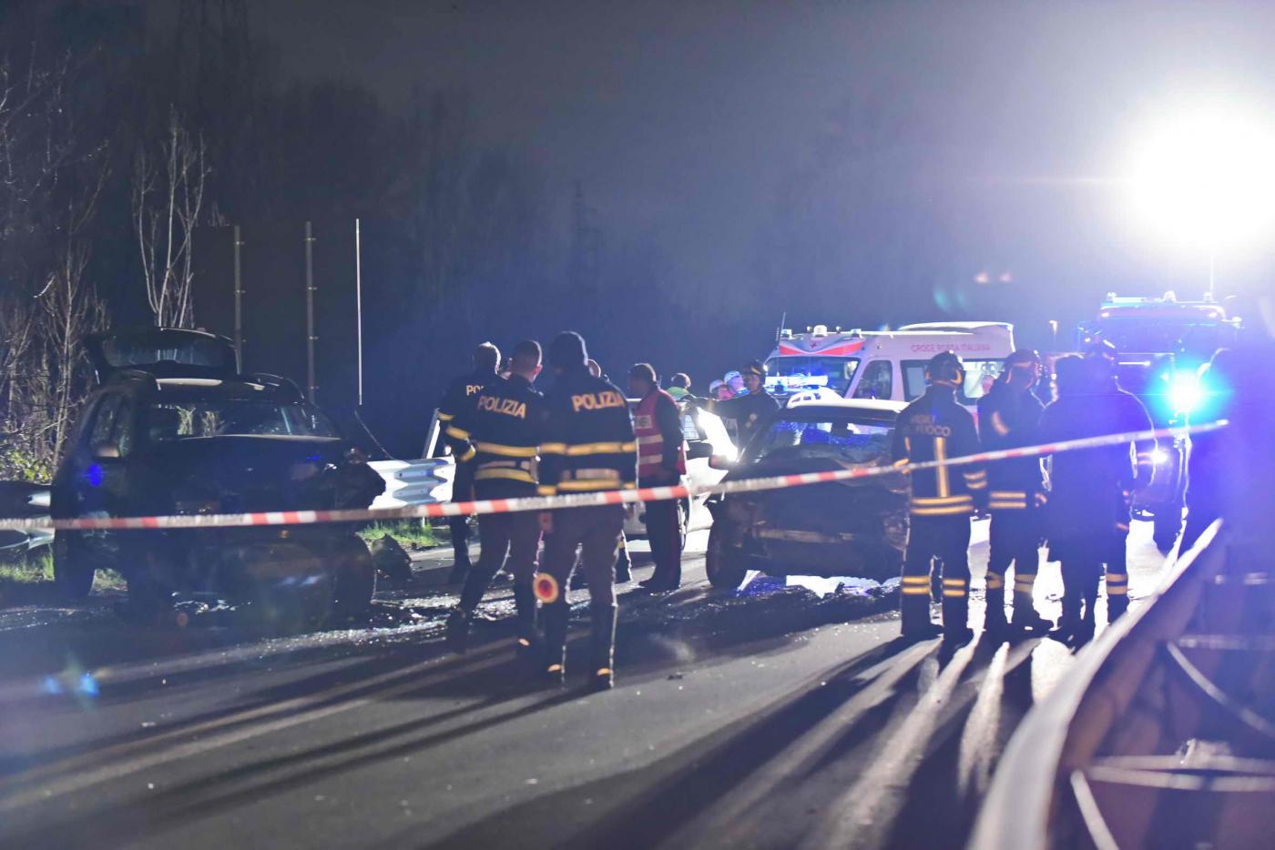 Nuoro, assalto a portavalori: spari in strada e auto in fiamme Nuoro, assalto a portavalori: spari in strada e auto in fiamme