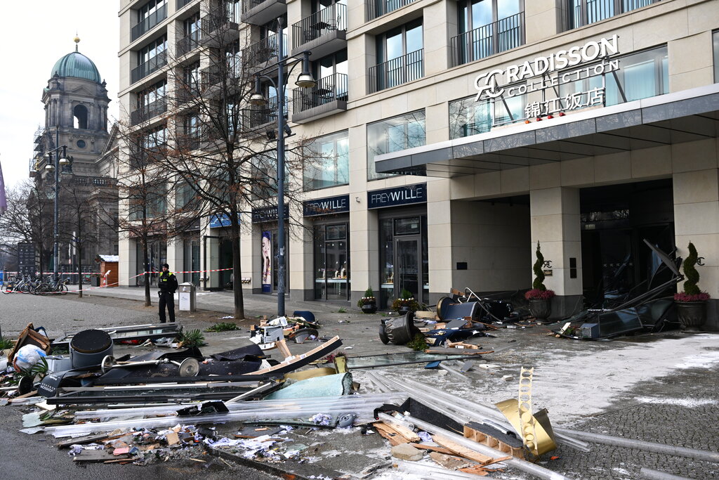 Berlino, sindaca: “Esplosione acquario vero tsunami”
