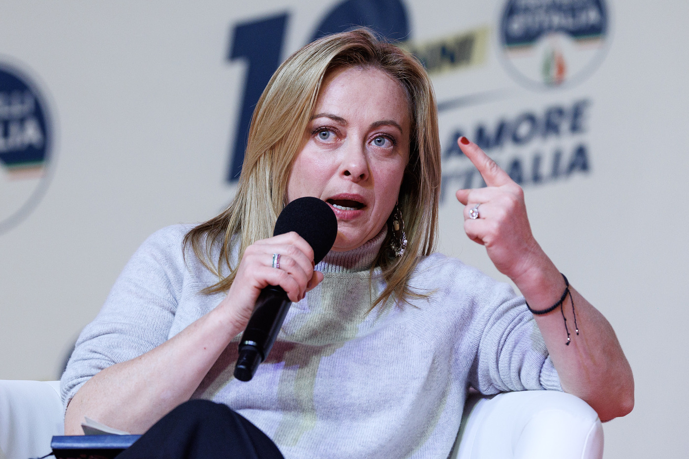 Manovra, Meloni: “Su Pos stiamo trattando con Commissione Ue”