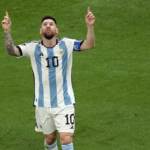 Argentina, Messi: “Diego ci ha incoraggiati dal cielo”