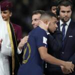 Argentina-Francia, Macron consola Mbappé
