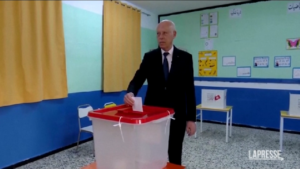Tunisia, presidente Saied vota alle elezioni
