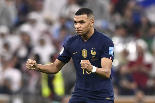 Mondial-2022: Mbappé égale le record de trois buts marqués en finale