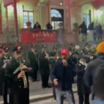 Natale, star sigle cartoni animati canta per bimbi ricoverati