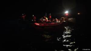Migranti, Life Support di Emergency salva 70 persone