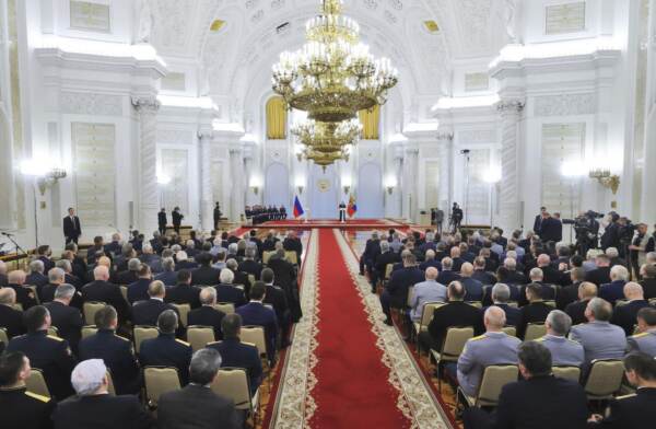 Mosca, il Presidente Putin alla cerimonia di consegna delle medaglie agli Eroi della Russia