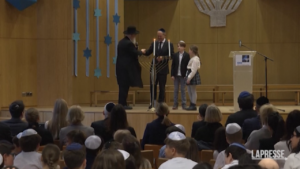Berlino, Scholz incontra i bambini ebrei per l’Hannukah