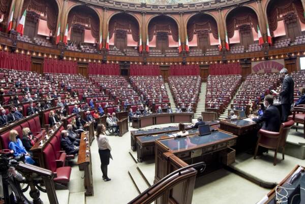Sergio Mattarella alla cerimonia di celebrazione del Giorno della Memoria dedicato alle Vittime del terrorismo nell’Aula di palazzo Montecitorio