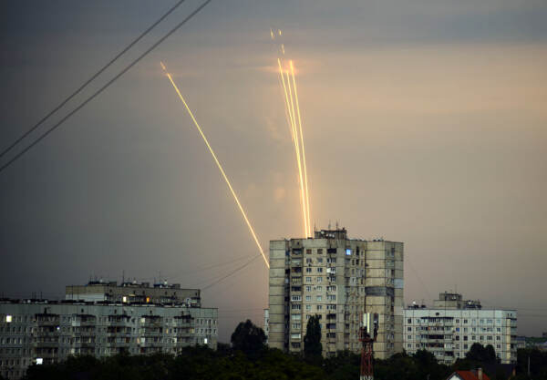Ucraina, Mosca: “Forze Kiev bombardano Belgorod”