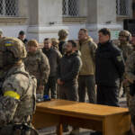 Ucraina, Zelensky in visita a Bakhmut nel Donetsk