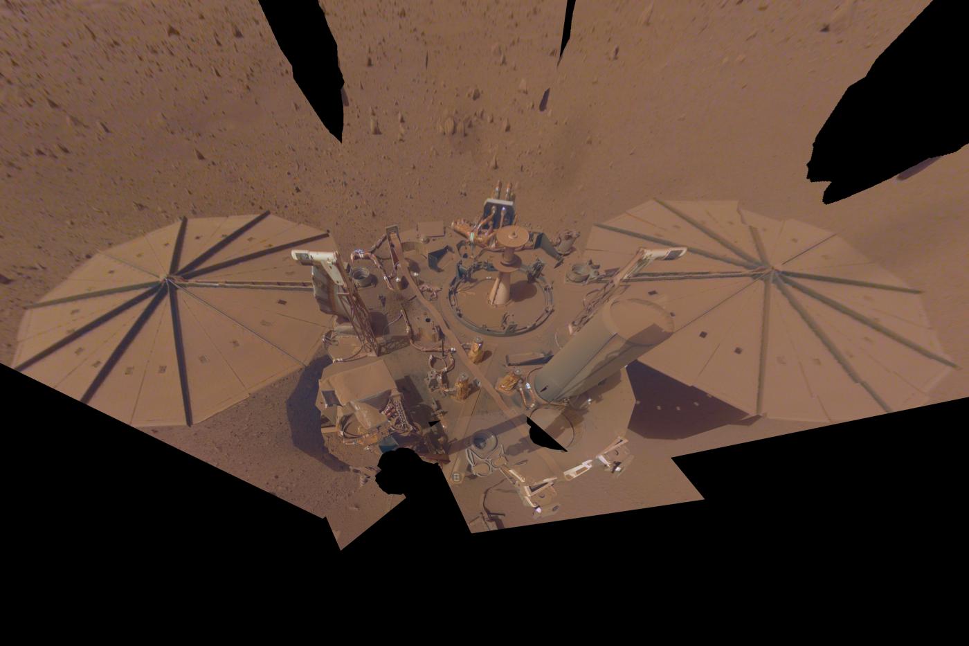 Marte, InSight sta morendo: l’ultima foto del robot Nasa Marte, InSight sta morendo: l’ultima foto del robot Nasa