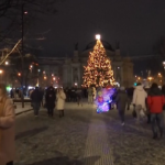 Ucraina, a Leopoli si accende l’albero di Natale