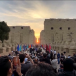 Egitto, un’alba spettacolare illumina il tempio di Luxor