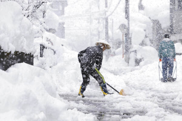 Giappone, forti nevicate: 3 morti