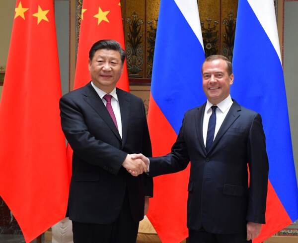Ucraina, Medvedev a Pechino da Xi Jinping