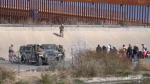 Messico, centinaia di migranti ammassati al confine Usa